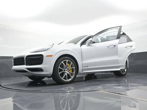 Used 2022 Porsche Cayenne GTS AWD/4WD image 31