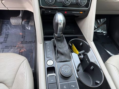 Used 2018 Volkswagen Atlas SEL Premium image 26