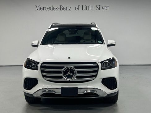 Used 2024 Mercedes-Benz GLS 450 4MATIC image 9