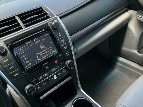 Used 2016 Toyota Camry Hybrid image 11