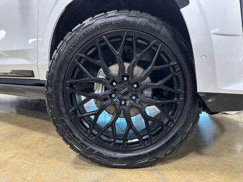 Used 2024 Cadillac Escalade Sport Platinum w/ LPO, ONYX Package AWD/4WD image 11
