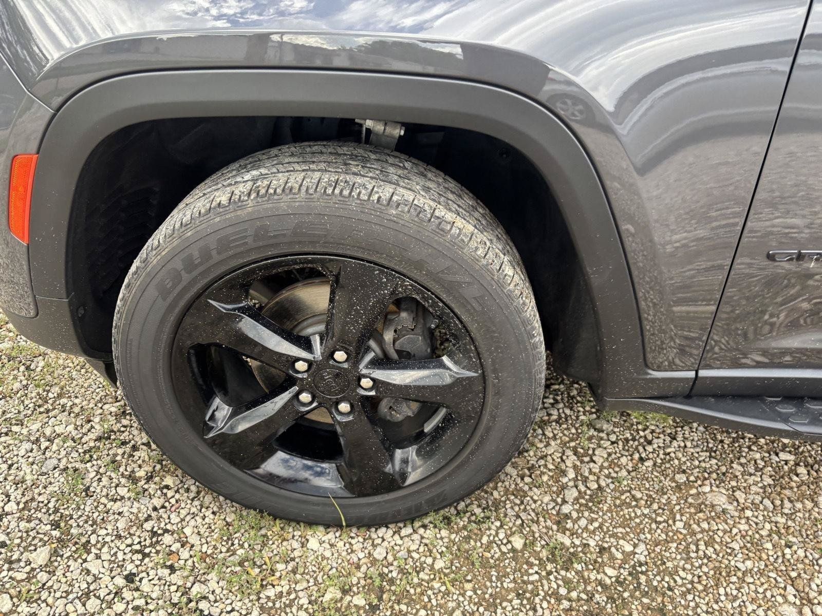 Used 2024 Jeep Grand Cherokee Altitude AWD/4WD image 36