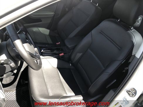 Used 2017 Volkswagen Golf SE image 12