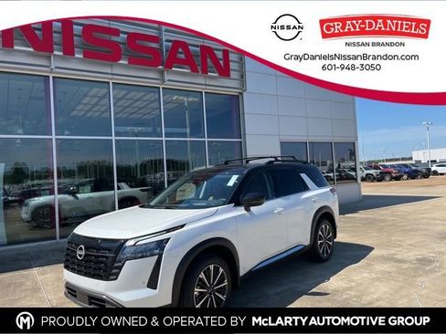 New 2026 Nissan Pathfinder Platinum AWD/4WD image 1