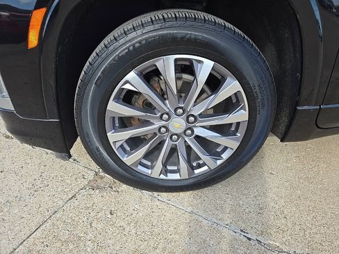 Used 2023 Chevrolet Traverse Premier image 16