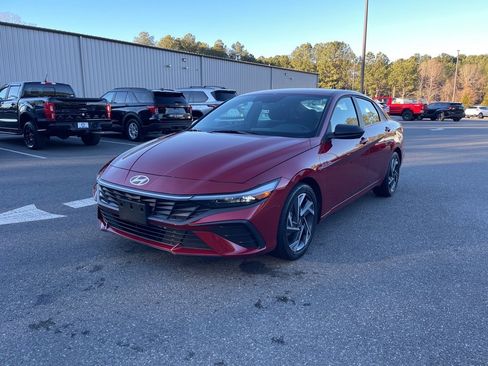 Certified 2025 Hyundai Elantra Sport image 2