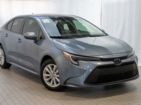 Used 2025 Toyota Corolla LE w/ LE Premium Package image 1