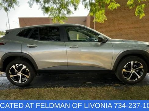 Certified 2024 Chevrolet Trax RS w/ Sunroof Package FWD image 9