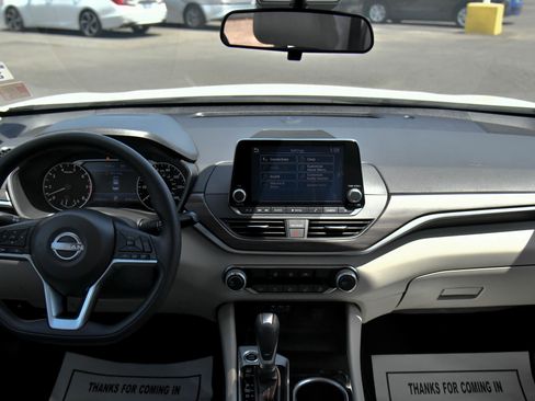 Used 2024 Nissan Altima 2.5 SV FWD image 33