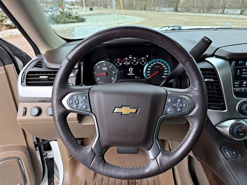 Used 2017 Chevrolet Suburban LT image 14