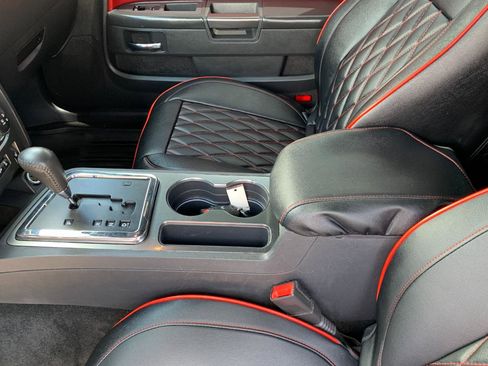 Used 2014 Dodge Challenger SXT RWD image 23