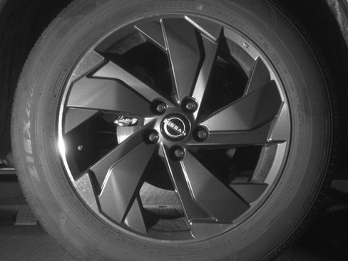 Used 2025 Nissan Rogue SV FWD image 15