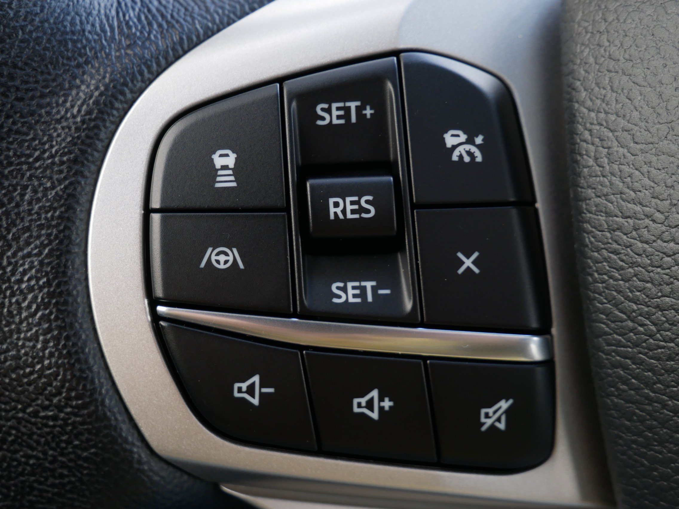 Used 2022 Ford Explorer XLT w/ Equipment Group 202A AWD/4WD image 17