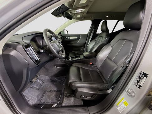 Used 2024 Volvo XC40 B5 Plus image 22