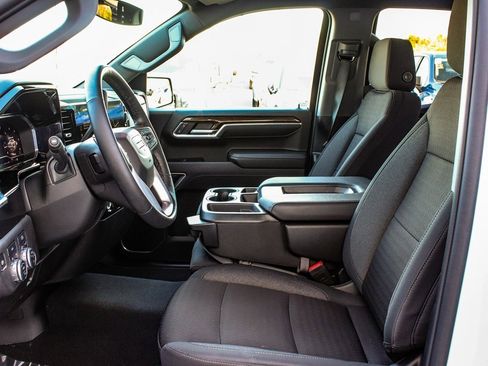 Used 2024 GMC Sierra 1500 Elevation image 30