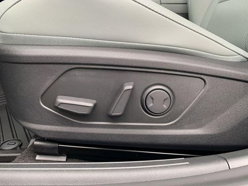 New 2025 Hyundai Elantra Limited image 66