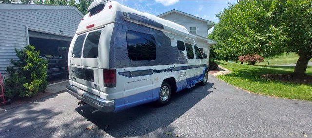 Used 2003 Ford E-350 and Econoline 350 Super Duty RWD image 30