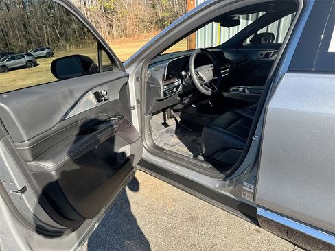 Used 2024 Cadillac Lyriq Tech image 13