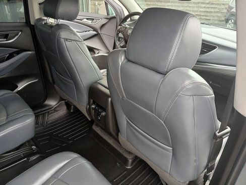 Used 2018 Buick Enclave Essence FWD image 5