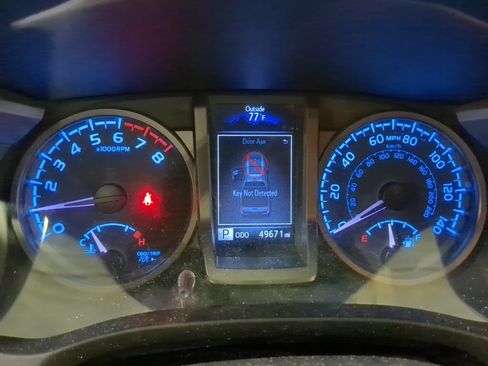 Used 2021 Toyota Tacoma TRD Off-Road AWD/4WD image 17