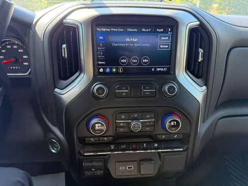 Used 2021 Chevrolet Silverado 3500 LT w/ Convenience Package AWD/4WD image 24
