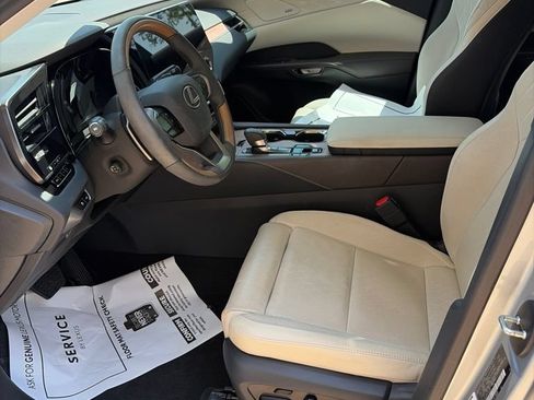 Used 2025 Lexus RX 350 w/ Convenience Package AWD/4WD image 3