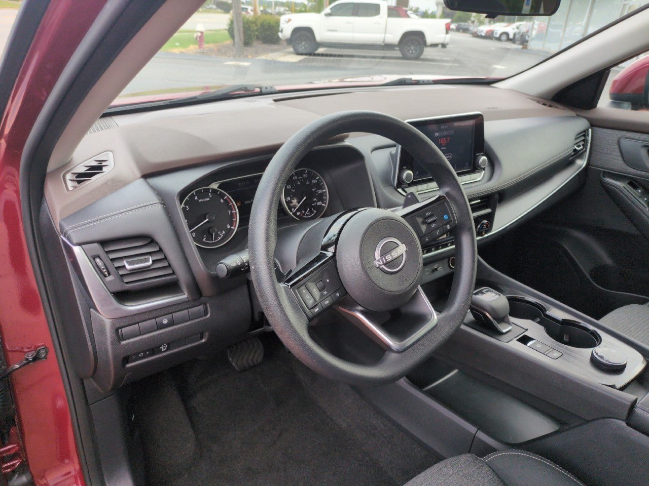 Used 2023 Nissan Rogue SV AWD/4WD image 15