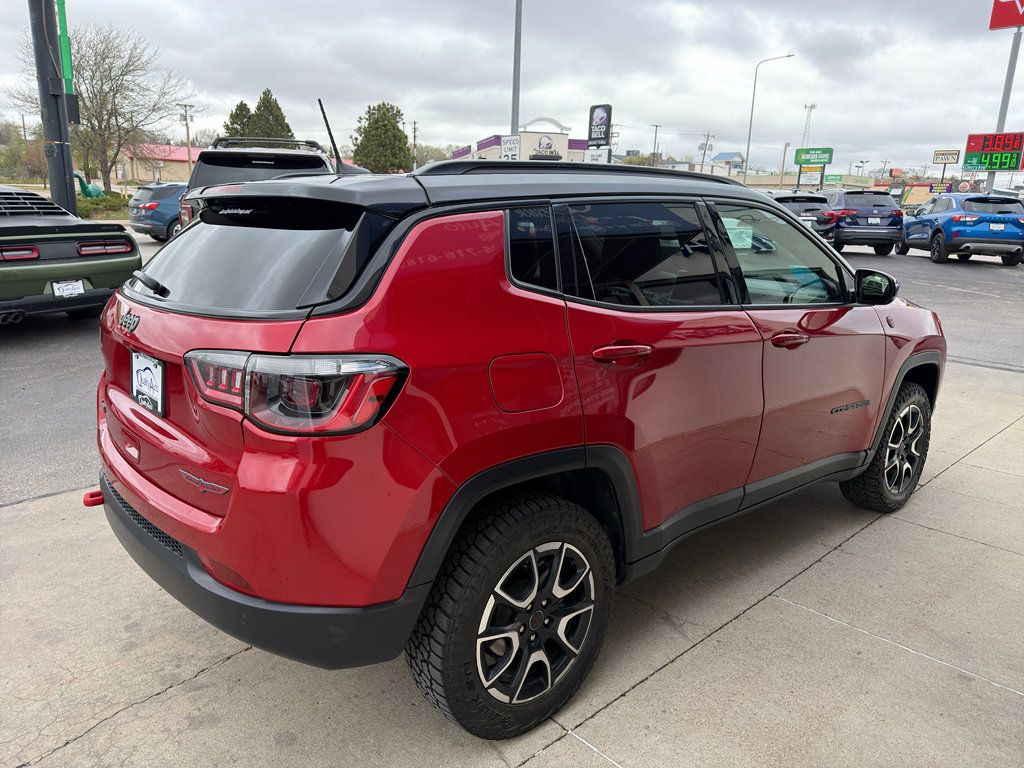 Used 2025 Jeep Compass Trailhawk AWD/4WD image 5