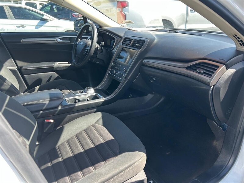 Used 2019 Ford Fusion SE FWD image 23