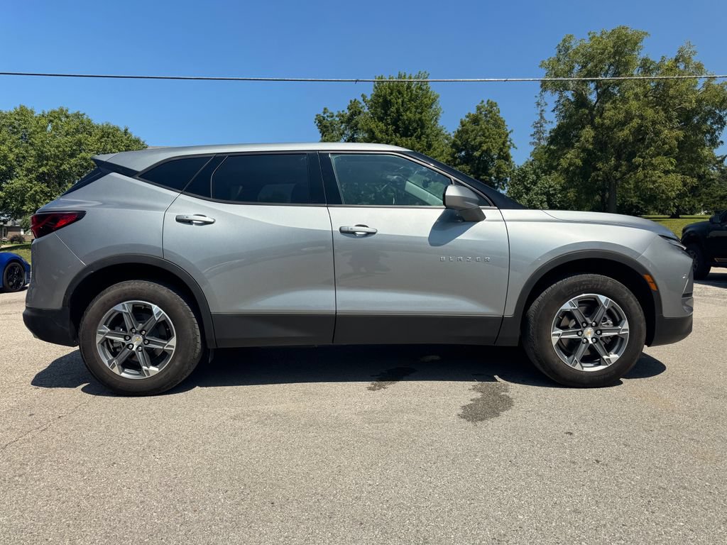 Used 2025 Chevrolet Blazer LT AWD/4WD image 4