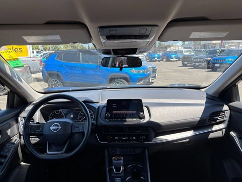 Used 2025 Nissan Rogue SV FWD image 35