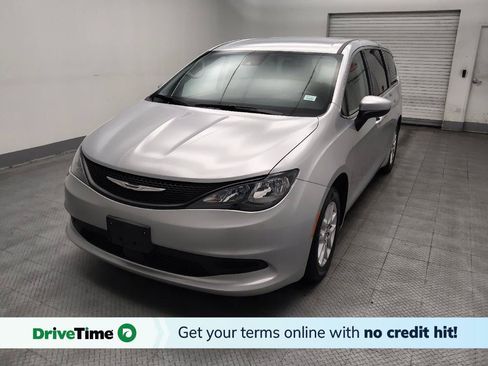Used 2023 Chrysler Voyager LX FWD image 1