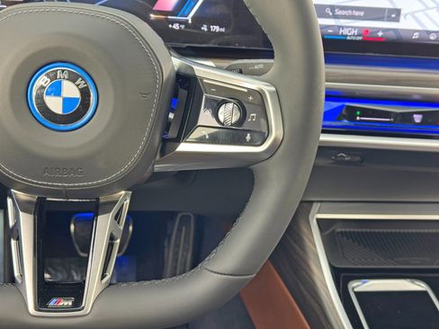 Used 2023 BMW i7 xDrive60 w/ Executive Package 2 image 25