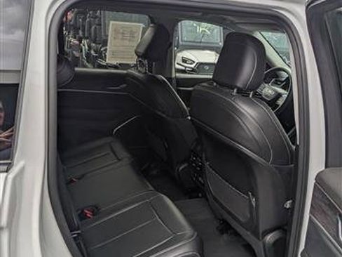 Used 2022 Jeep Grand Cherokee Limited image 16