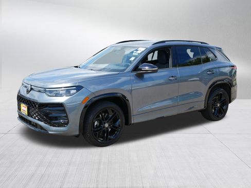 Used 2026 Volkswagen Tiguan SE R-Line AWD/4WD image 3