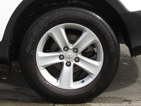 Used 2013 Toyota RAV4 XLE image 32