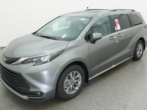 New 2026 Toyota Sienna XLE FWD image 1