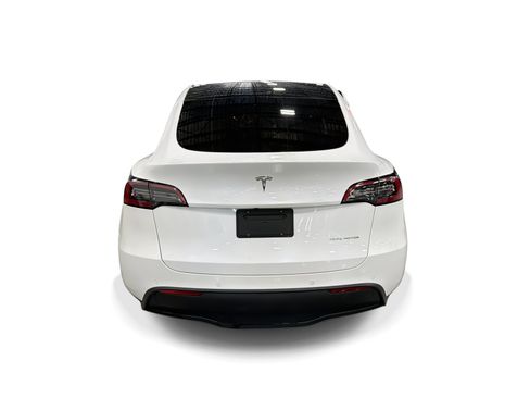 Certified 2022 Tesla Model Y Long Range AWD/4WD image 5