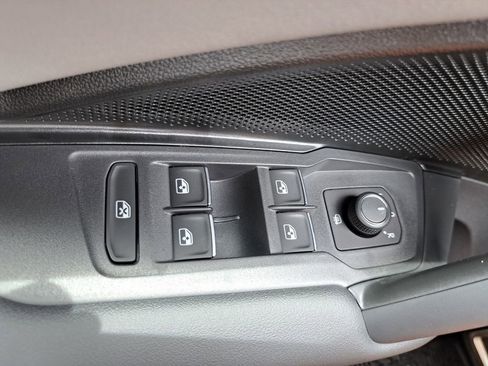 New 2026 Volkswagen Tiguan SE R-Line FWD image 15