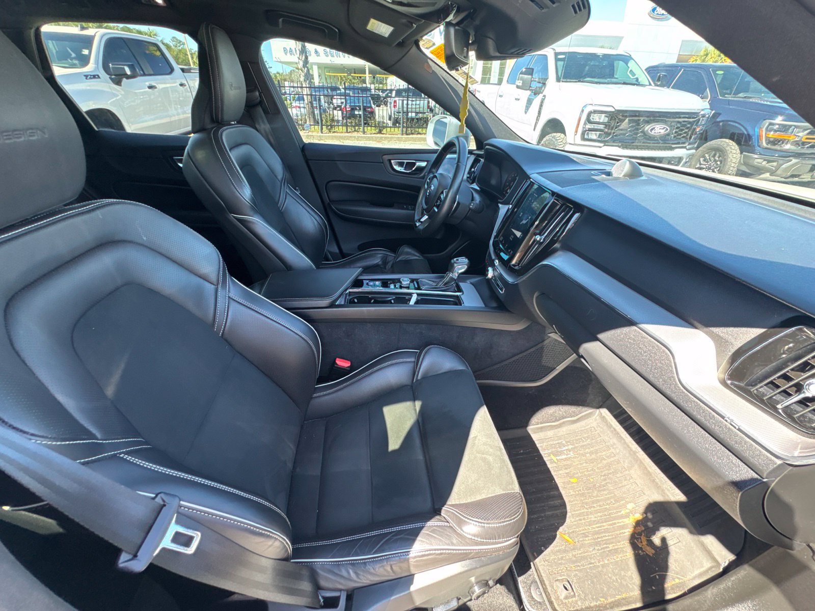 Used 2019 Volvo XC60 T6 R-Design w/ Protection Package Premier AWD/4WD image 16