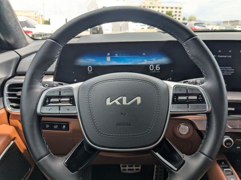 Certified 2025 Kia Telluride SX Prestige X-Line AWD/4WD image 16