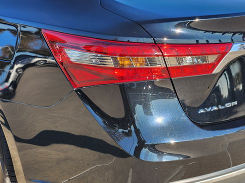 Used 2016 Toyota Avalon XLE Premium image 5