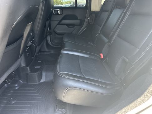 Used 2023 Jeep Wrangler Unlimited Sahara w/ Cold Weather Group AWD/4WD image 23