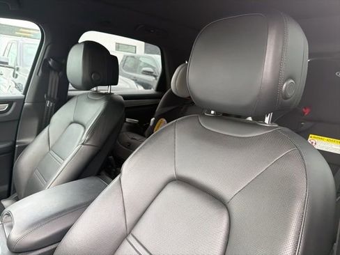 Used 2020 Porsche Cayenne image 11