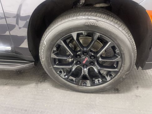 Used 2023 GMC Yukon XL SLT w/ SLT Luxury Package image 28