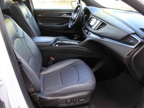 Used 2024 Buick Enclave Essence FWD image 31