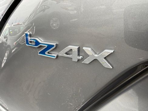 Used 2024 Toyota bZ4X XLE w/ Weather Package image 4