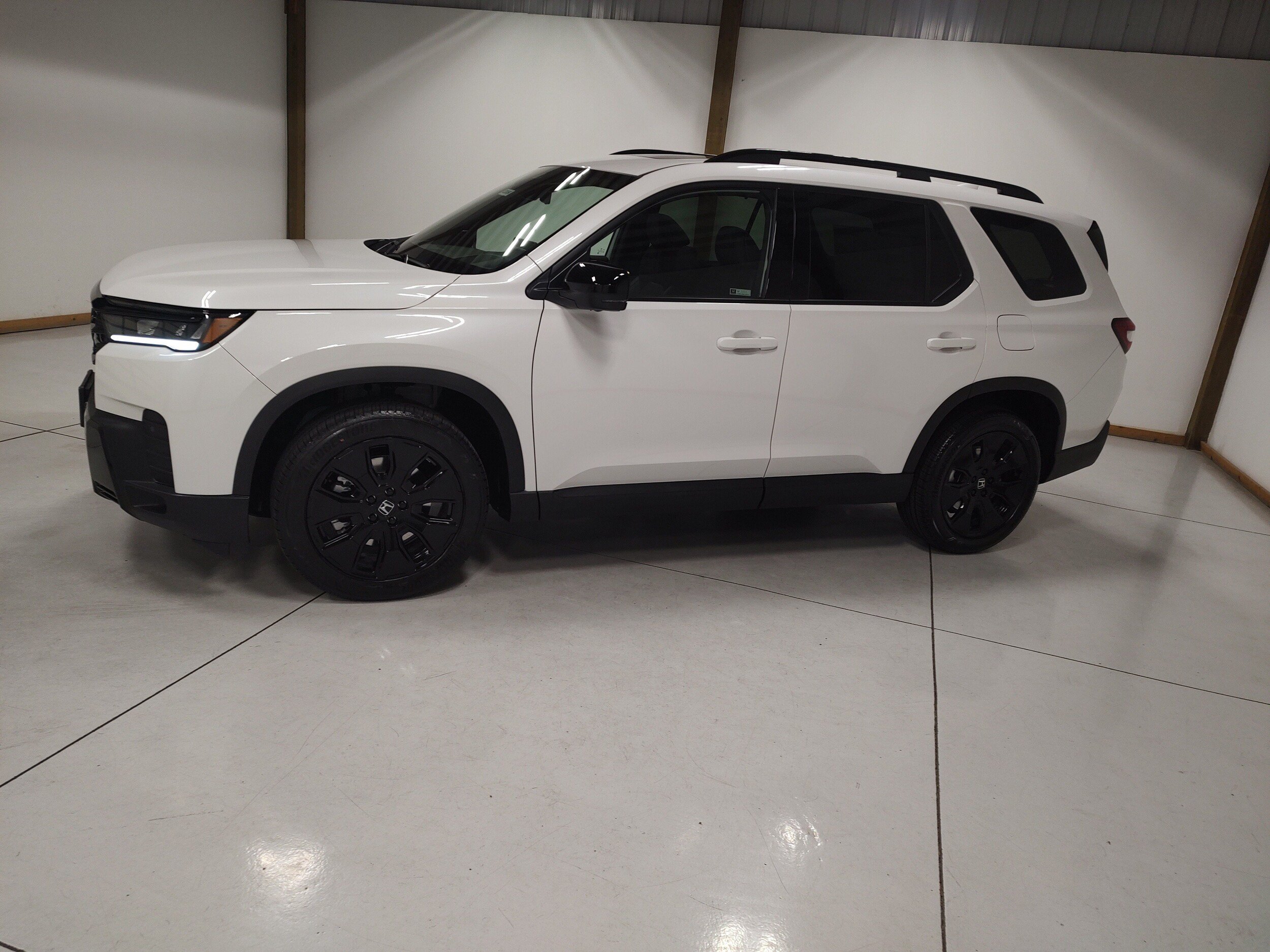 New 2026 Honda Pilot Black Edition image 4