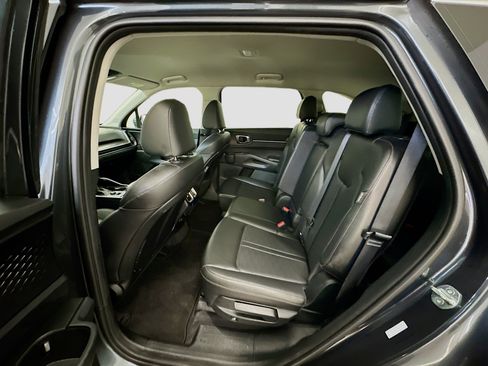 Used 2024 Kia Sorento S image 29