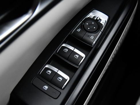 Used 2024 Kia Carnival LX image 33